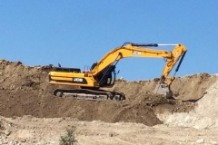 Excavadora trabajando Candeleda